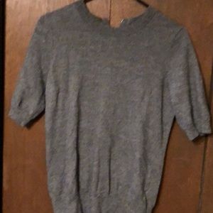 Women’s short sleeved sweater.